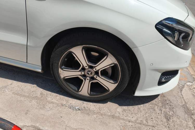 Used Mercedes-Benz B-Class 2017 B 200 Fashion Model Right Front Wheel Hub