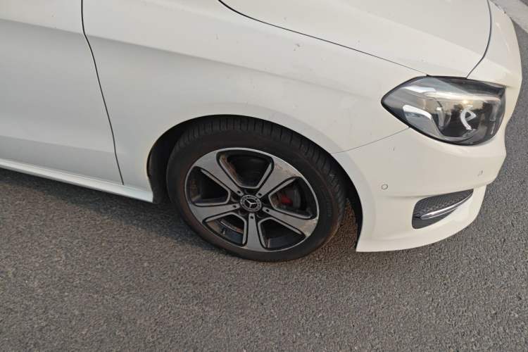 Used Mercedes-Benz B-Class 2017 B 200 Fashion Model Right Front Wheel Hub