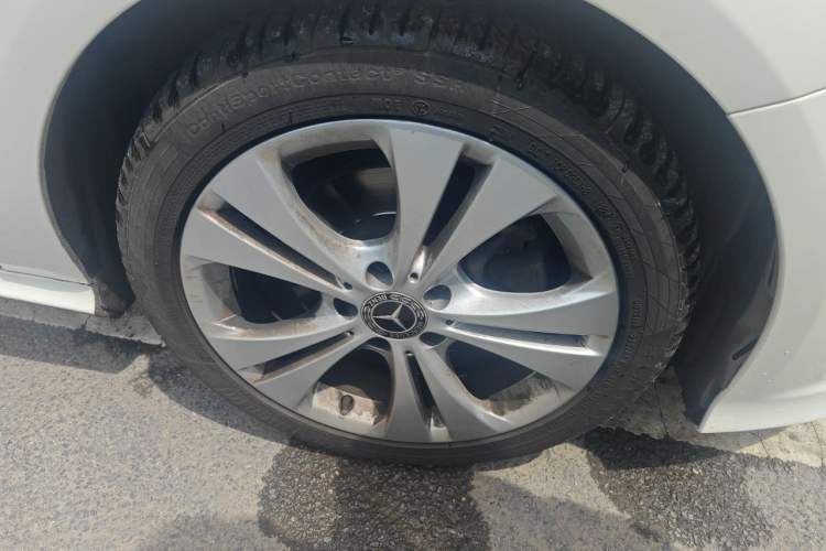 Used Mercedes-Benz B-Class 2017 B 200 Sport Edition Right Front Wheel Hub