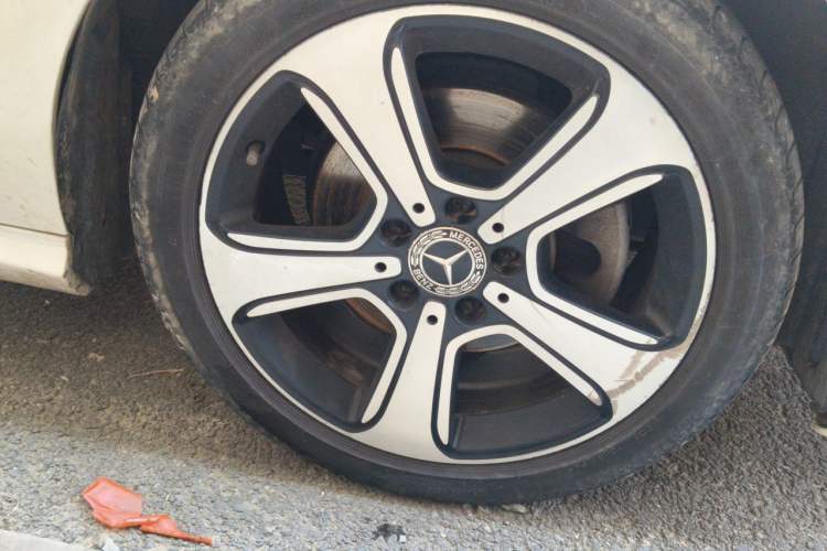 Used Mercedes-Benz B-Class 2017 B 200 Fashion Model Right Front Wheel Hub