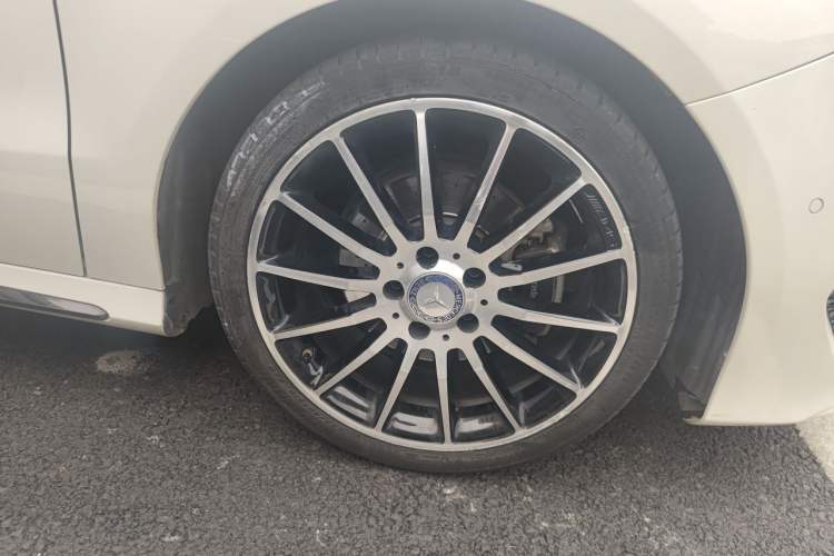 Used Mercedes-Benz B-Class 2017 B 200 Polar Limited Edition Right Front Wheel Hub