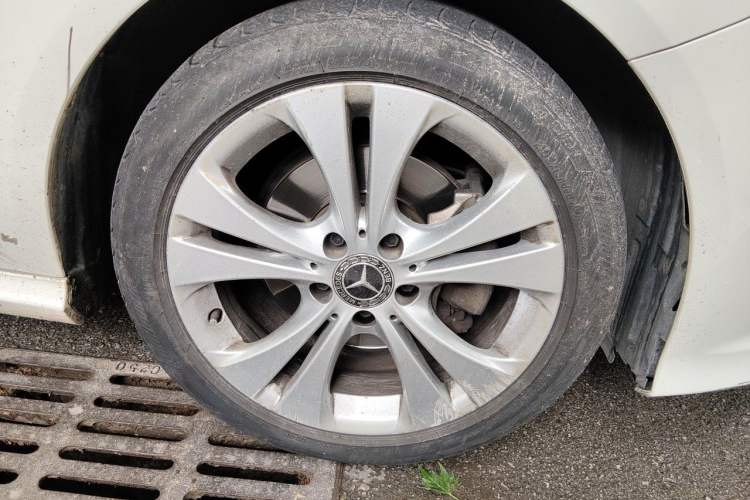 Used Mercedes-Benz B-Class 2017 B 200 Sport Edition Right Front Wheel Hub