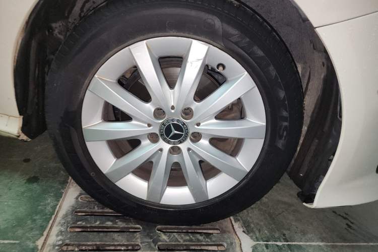 Used Mercedes-Benz B-Class 2017 B 180 Right Front Wheel Hub