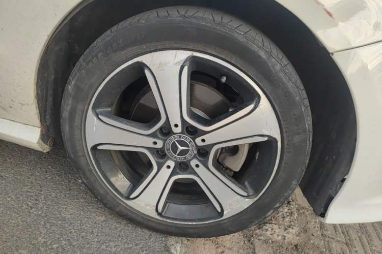 Used Mercedes-Benz B-Class 2017 B 200 Fashion Model Right Front Wheel Hub