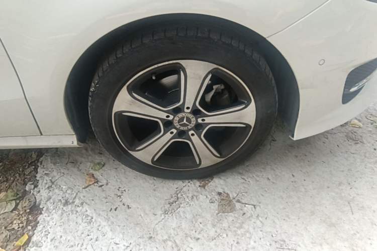 Used Mercedes-Benz B-Class 2017 B 200 Fashion Model Right Front Wheel Hub