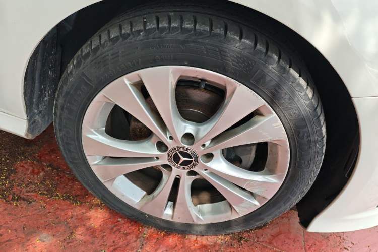 Used Mercedes-Benz B-Class 2017 B 200 Sport Edition Right Front Wheel Hub