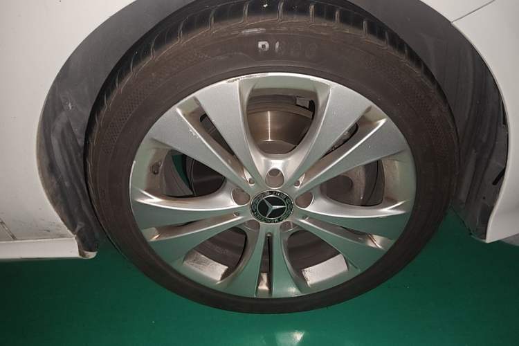 Used Mercedes-Benz B-Class 2017 B 200 Sport Edition Right Front Wheel Hub