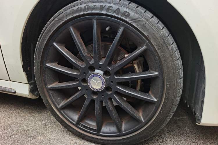 Used Mercedes-Benz B-Class 2017 B 200 Polar Limited Edition Right Front Wheel Hub