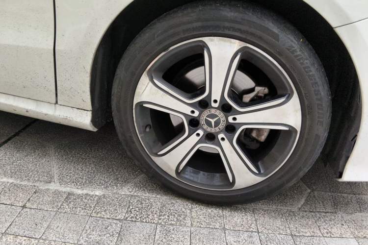 Used Mercedes-Benz B-Class 2017 B 200 Fashion Model Right Front Wheel Hub