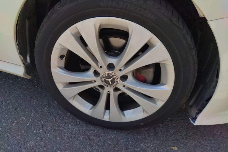 Used Mercedes-Benz B-Class 2017 B 200 Sport Edition Right Front Wheel Hub