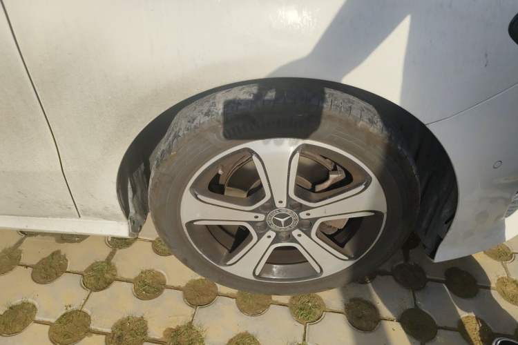 Used Mercedes-Benz B-Class 2017 B 200 Fashion Model Right Front Wheel Hub