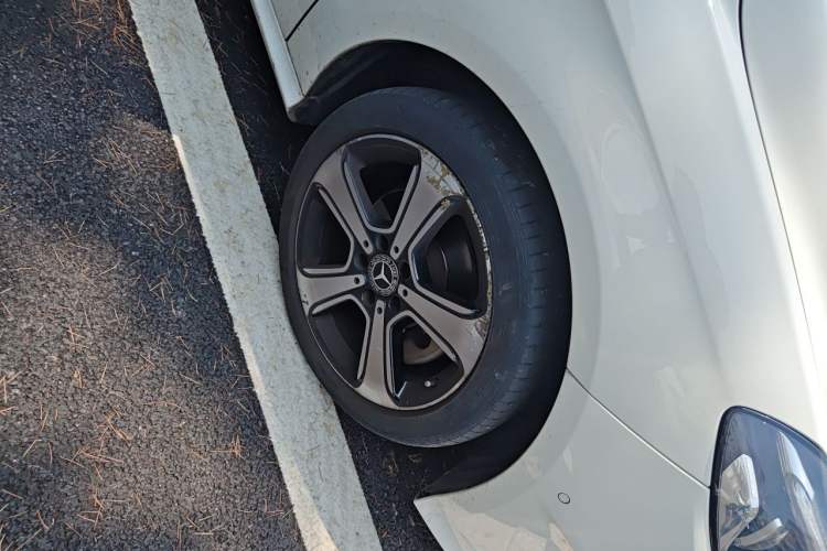 Used Mercedes-Benz B-Class 2017 B 200 Fashion Model Right Front Wheel Hub