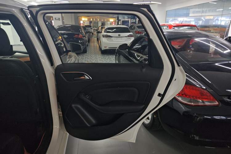 Used Mercedes-Benz B-Class 2017 B 200 Fashion Model Right Rear Door Interior