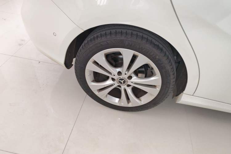 Used Mercedes-Benz B-Class 2017 B 200 Sport Edition Right Rear Wheel Hub