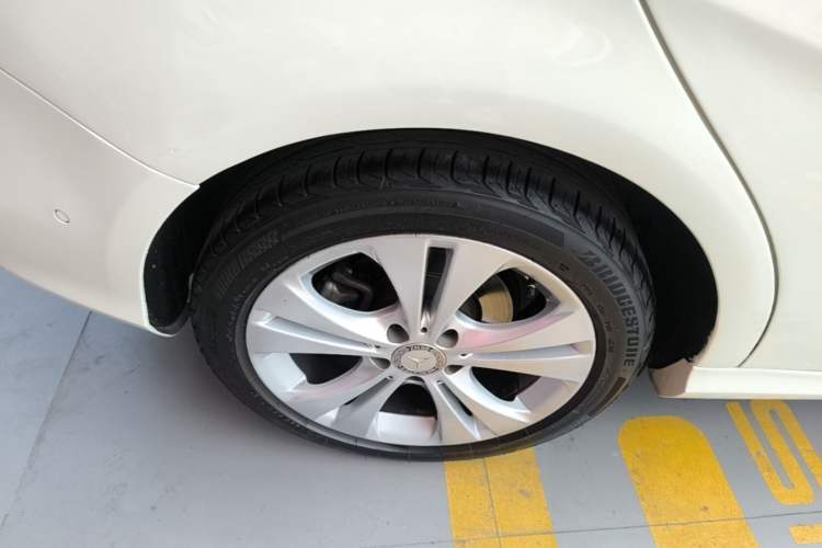 Used Mercedes-Benz B-Class 2017 B 200 Sport Edition Right Rear Wheel Hub