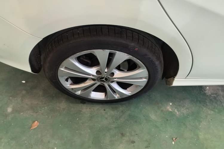 Used Mercedes-Benz B-Class 2017 B 200 Sport Edition Right Rear Wheel Hub