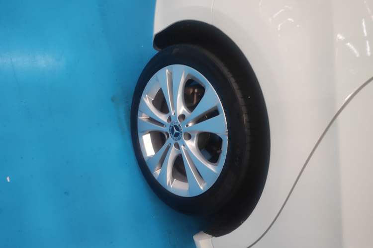 Used Mercedes-Benz B-Class 2017 B 200 Sport Edition Right Rear Wheel Hub