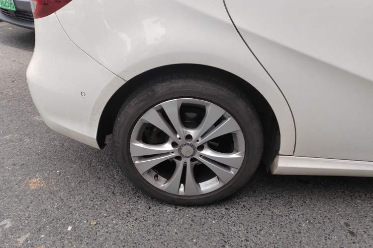 Used Mercedes-Benz B-Class 2017 B 200 Sport Edition Right Rear Wheel Hub