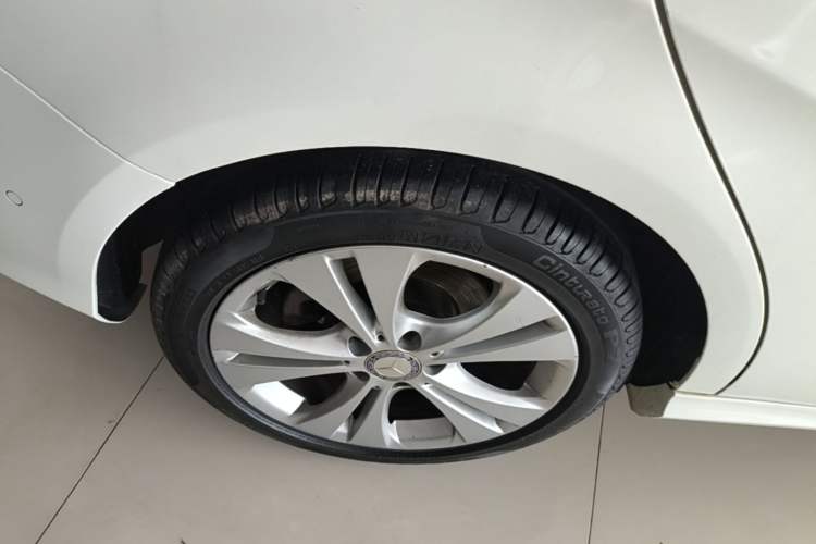 Used Mercedes-Benz B-Class 2017 B 200 Sport Edition Right Rear Wheel Hub