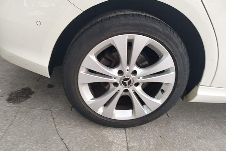 Used Mercedes-Benz B-Class 2017 B 200 Sport Edition Right Rear Wheel Hub