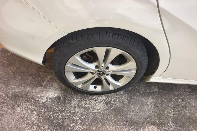 Used Mercedes-Benz B-Class 2017 B 200 Sport Edition Right Rear Wheel Hub