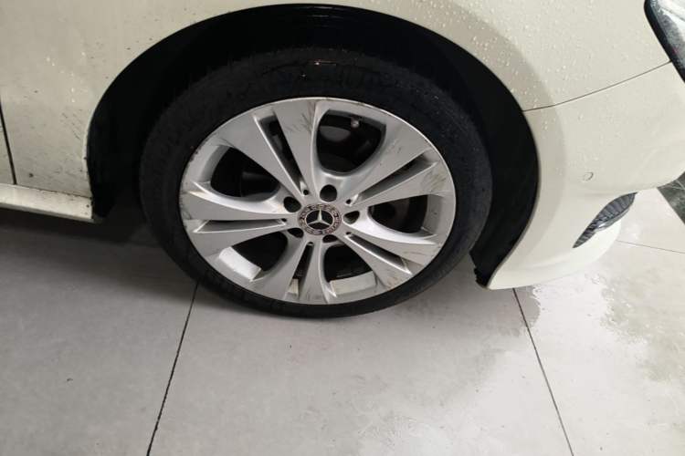 Used Mercedes-Benz B-Class 2017 B 200 Sport Edition Right Rear Wheel Hub