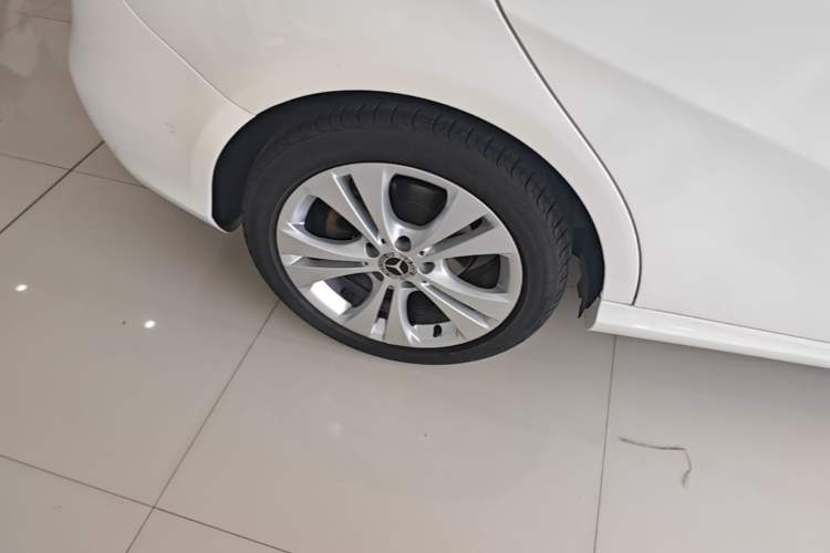 Used Mercedes-Benz B-Class 2017 B 200 Sport Edition Right Rear Wheel Hub