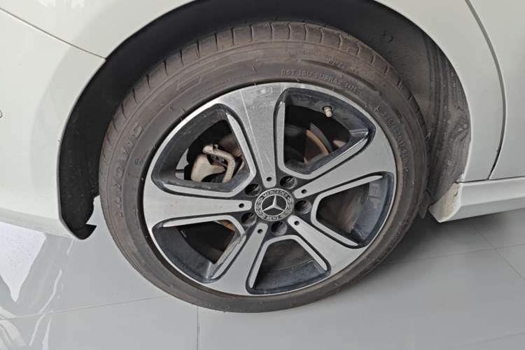 Used Mercedes-Benz B-Class 2017 B 200 Fashion Model Right Rear Wheel Hub