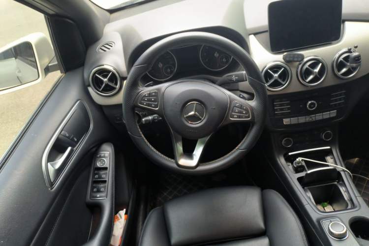 Used Mercedes-Benz B-Class 2017 B 200 Sport Edition Steering Wheel
