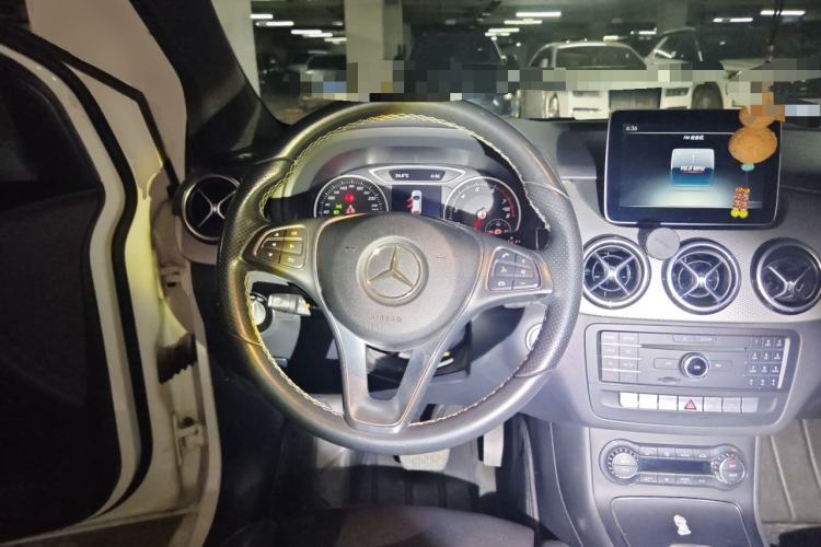 Used Mercedes-Benz B-Class 2017 B 200 Fashion Model Steering Wheel