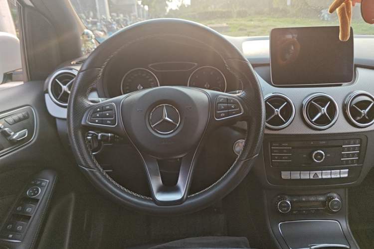 Used Mercedes-Benz B-Class 2017 B 200 Fashion Model Steering Wheel
