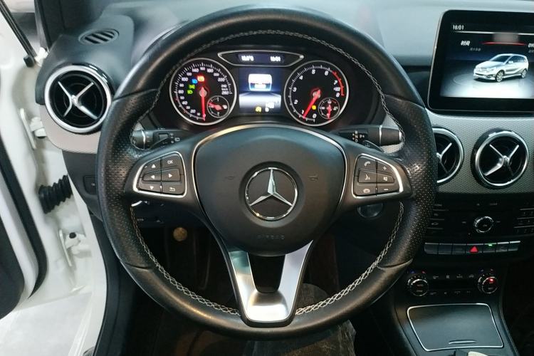Used Mercedes-Benz B-Class 2017 B 200 Fashion Model Steering Wheel