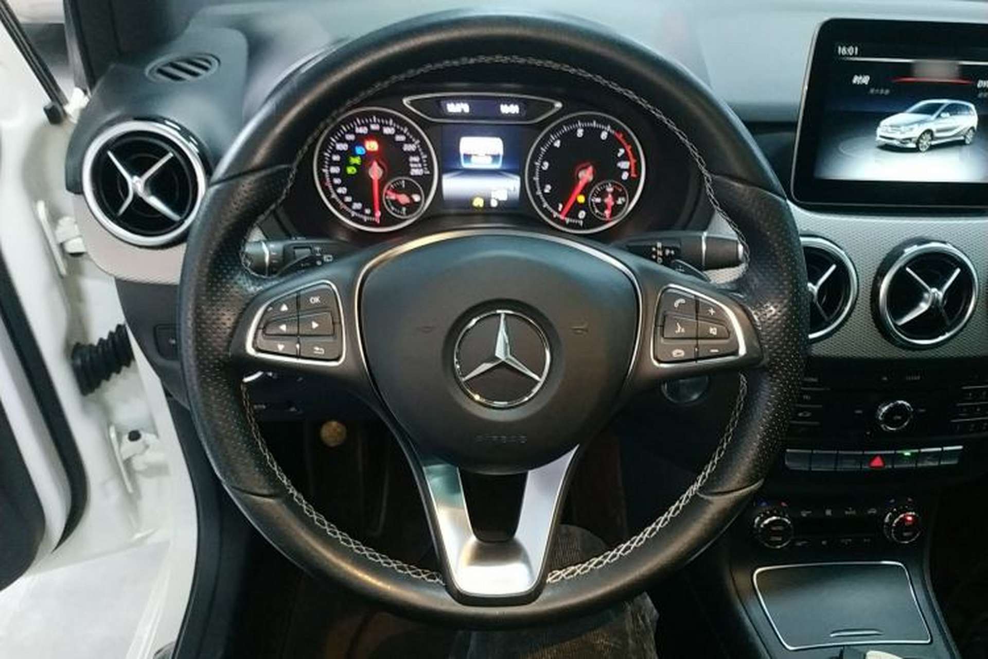Used Mercedes-Benz B-Class 2017 B 200 Fashion Model Steering Wheel
