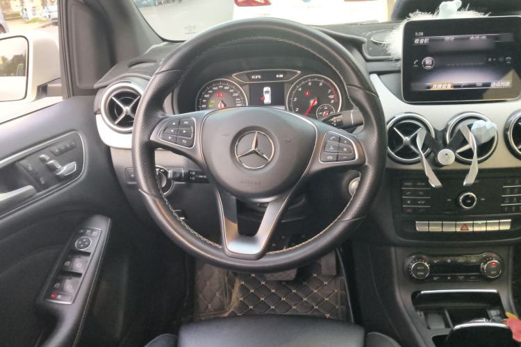 Used Mercedes-Benz B-Class 2017 B 200 Fashion Model Steering Wheel