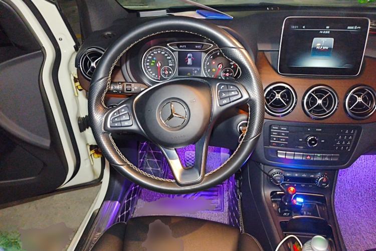 Used Mercedes-Benz B-Class 2017 B 200 Luxury Model Steering Wheel