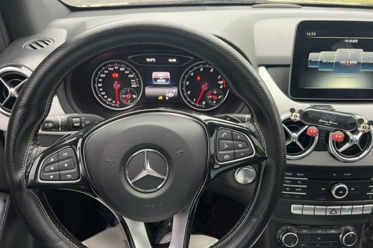 Used Mercedes-Benz B-Class 2017 B 200 Sport Edition Steering Wheel