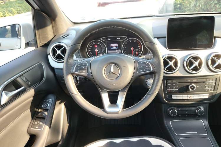 Used Mercedes-Benz B-Class 2017 B 200 Sport Edition Steering Wheel