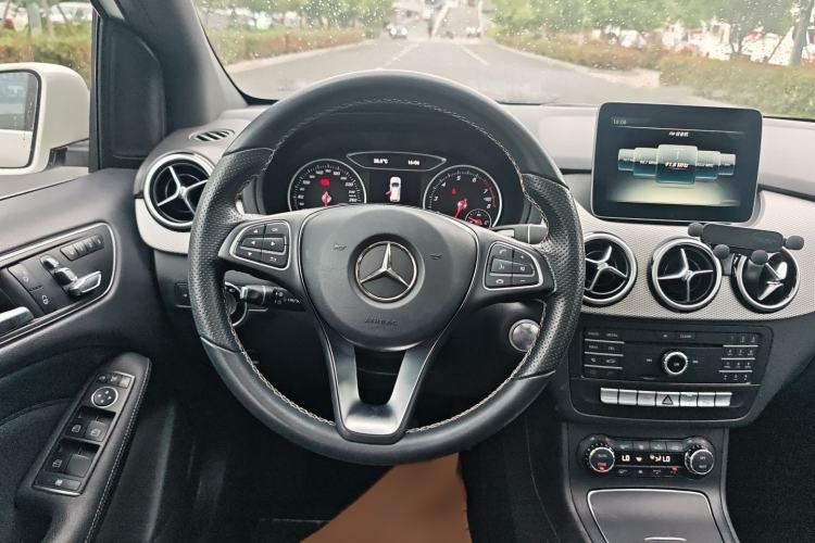 Used Mercedes-Benz B-Class 2017 B 200 Fashion Model Steering Wheel