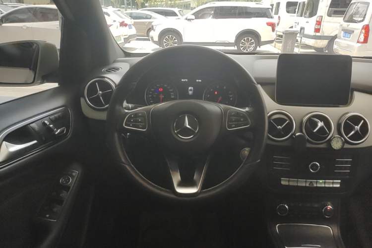 Used Mercedes-Benz B-Class 2017 B 200 Fashion Model Steering Wheel