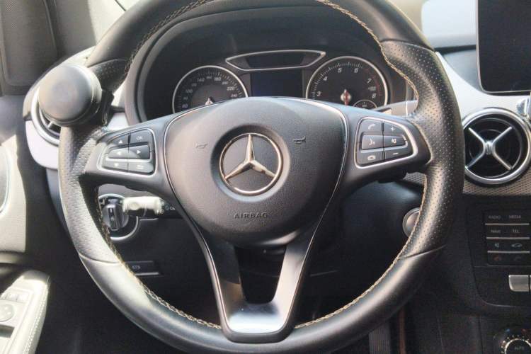 Used Mercedes-Benz B-Class 2017 B 200 Fashion Model Steering Wheel