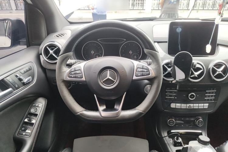 Used Mercedes-Benz B-Class 2017 B 200 Polar Limited Edition Steering Wheel