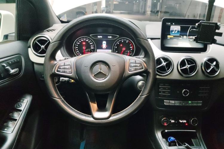 Used Mercedes-Benz B-Class 2017 B 200 Fashion Model Steering Wheel