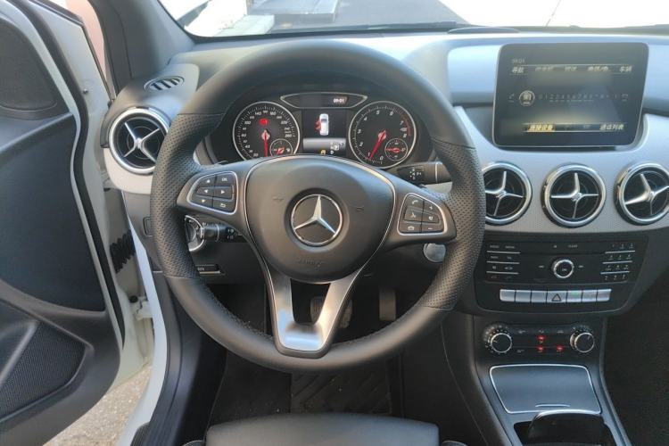 Used Mercedes-Benz B-Class 2017 B 200 Sport Edition Steering Wheel