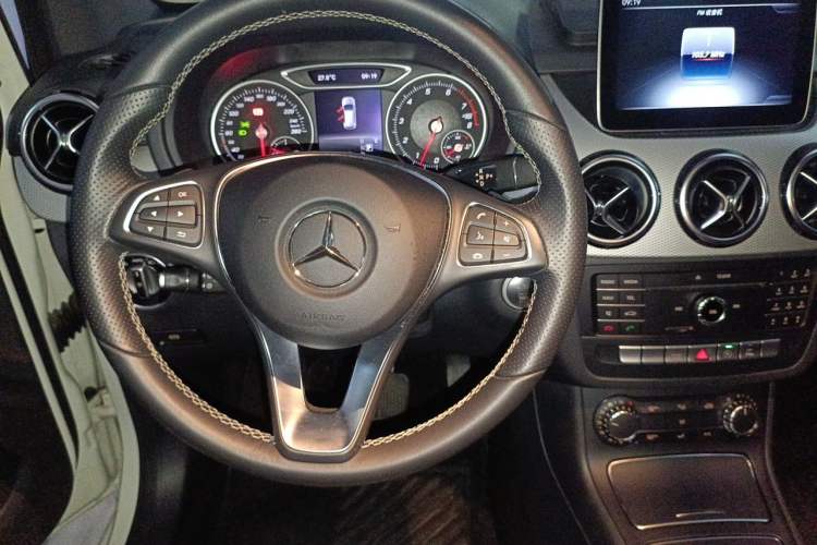 Used Mercedes-Benz B-Class 2017 B 200 Sport Edition Steering Wheel