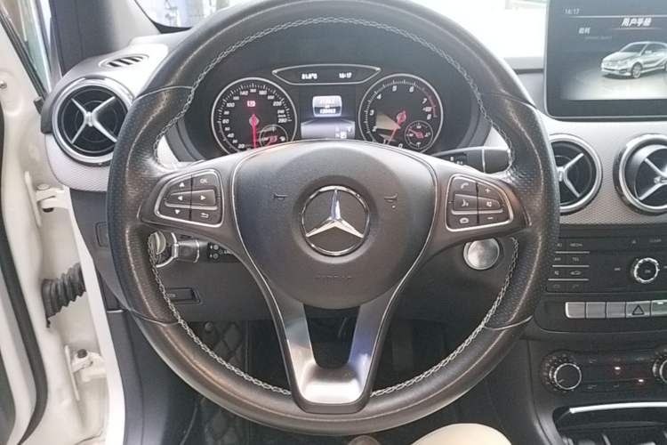 Used Mercedes-Benz B-Class 2017 B 200 Sport Edition Steering Wheel