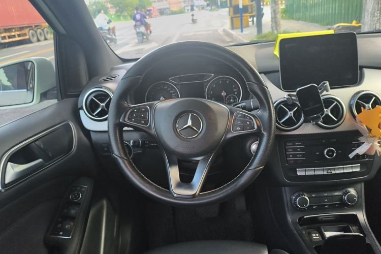 Used Mercedes-Benz B-Class 2017 B 200 Sport Edition Steering Wheel
