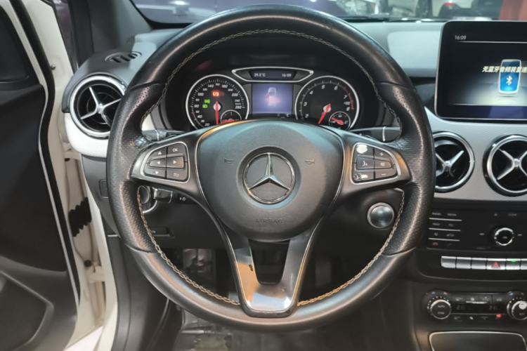 Used Mercedes-Benz B-Class 2017 B 200 Fashion Model Steering Wheel