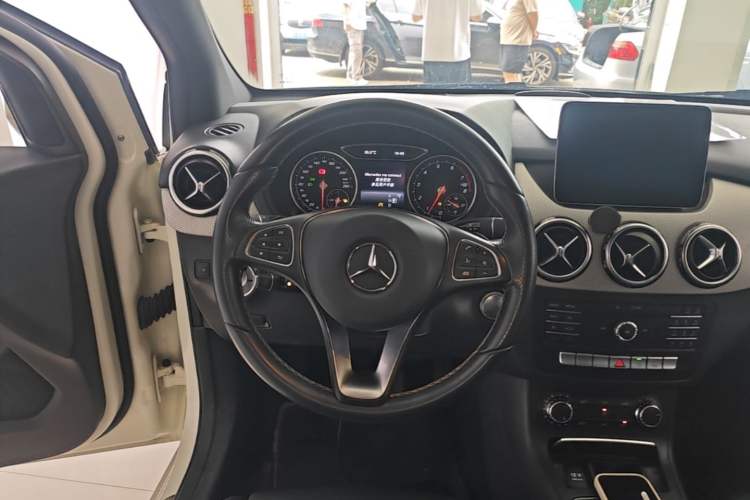 Used Mercedes-Benz B-Class 2017 B 200 Sport Edition Steering Wheel