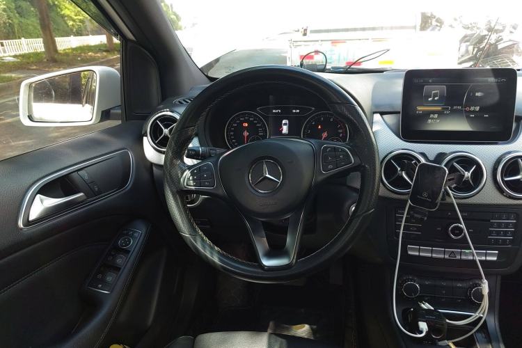 Used Mercedes-Benz B-Class 2017 B 200 Sport Edition Steering Wheel