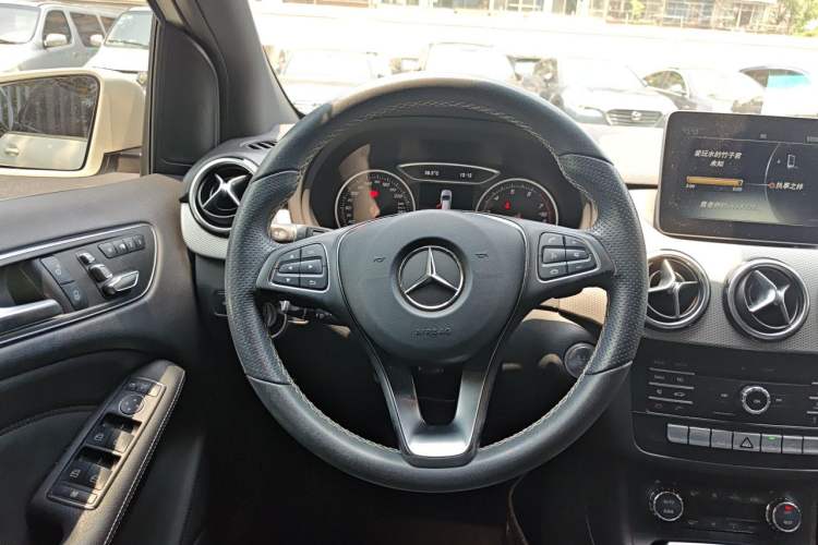 Used Mercedes-Benz B-Class 2017 B 200 Fashion Model Steering Wheel